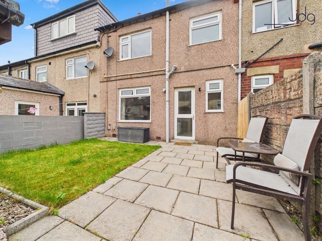 Property photo 2 of 10 A Sunny South East Facing Garden With Rare Garage Space