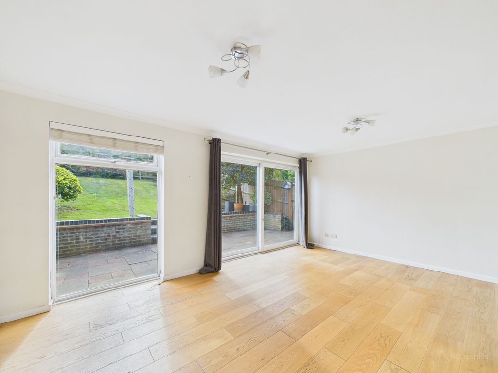 Property photo 2 of 19 Cam02136G0-Pr0482-Still008