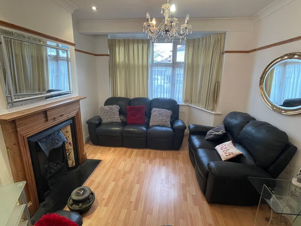 Property photo 2 of 23