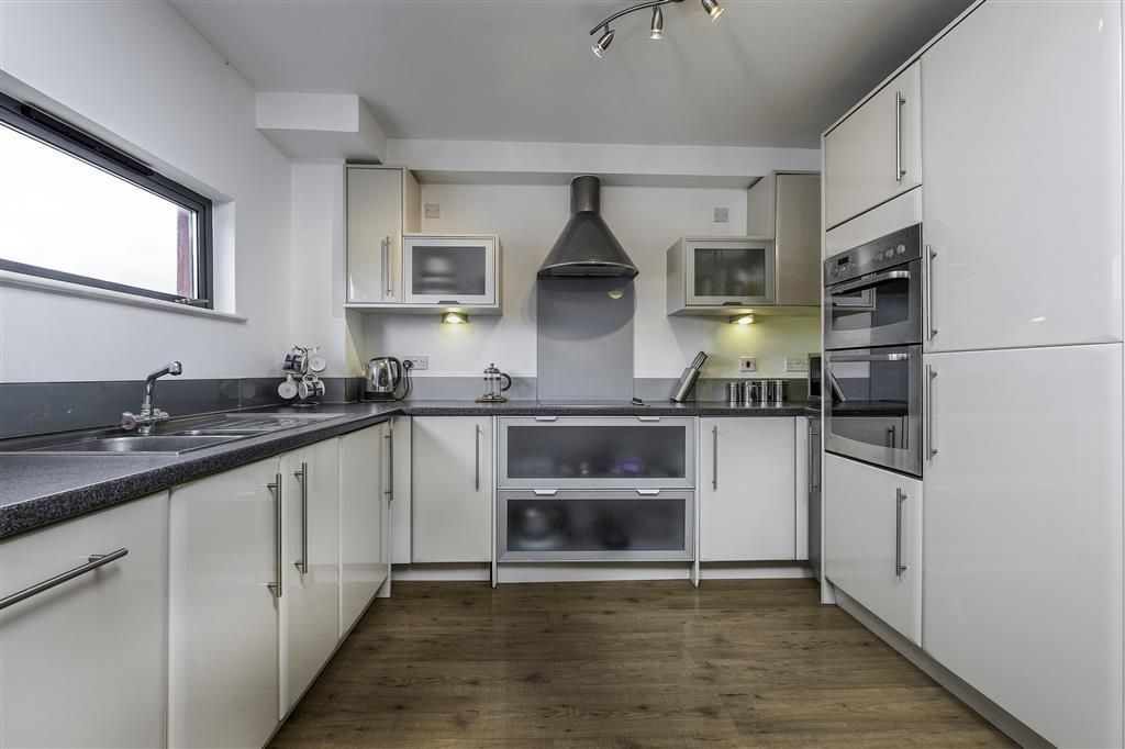 Property photo 3 of 4 Kitchen