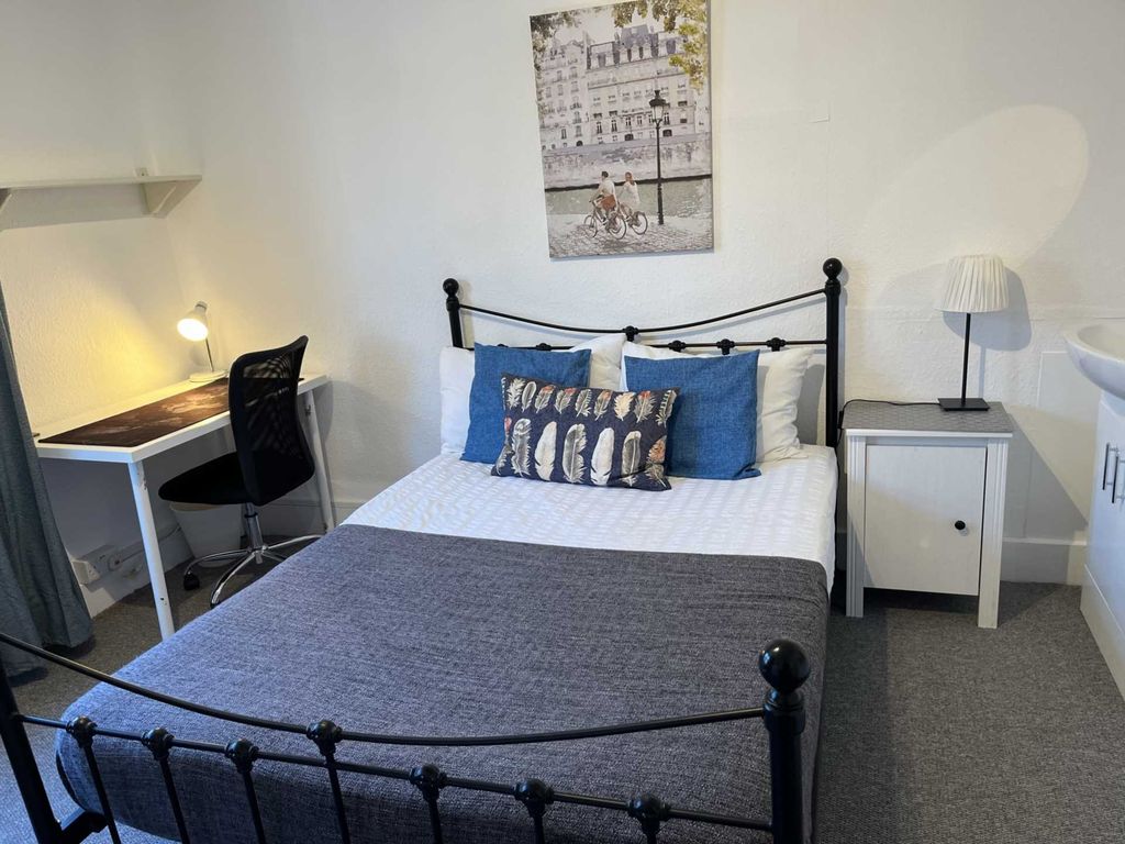 Property photo 2 of 25