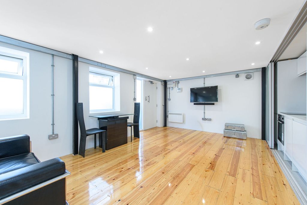 Property photo 1 of 5