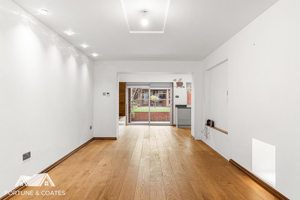 Property photo 2 of 38 Eastpark_27.Jpg