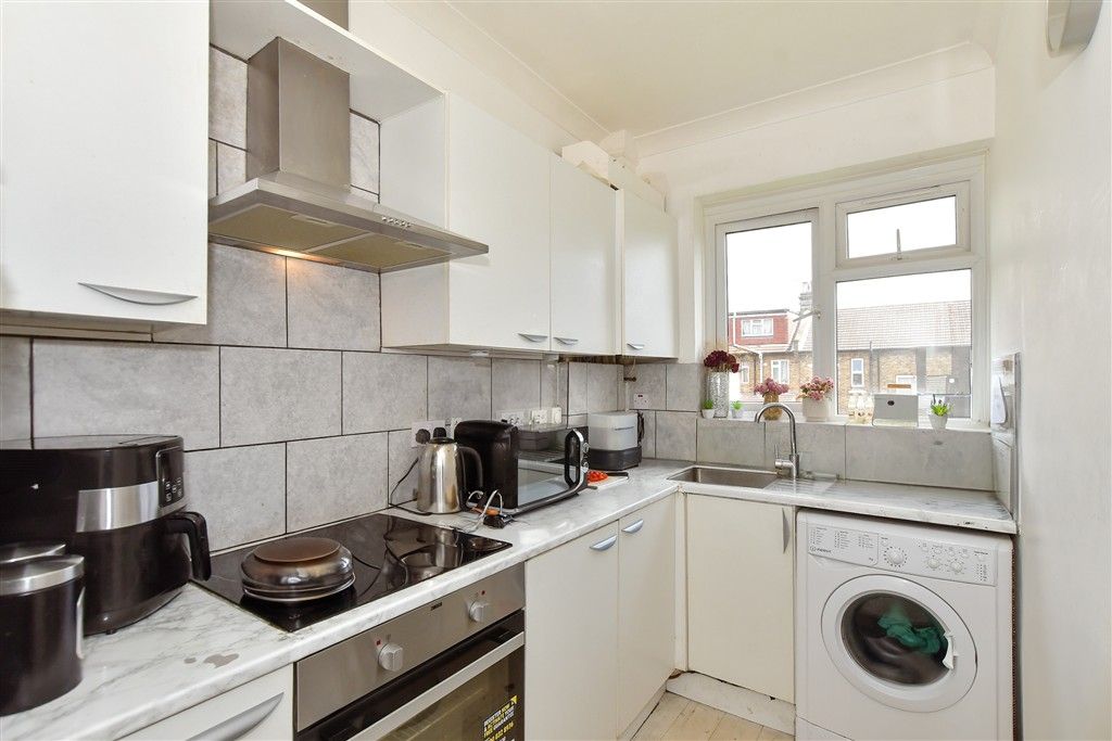 Property photo 3 of 8 Kitchen
