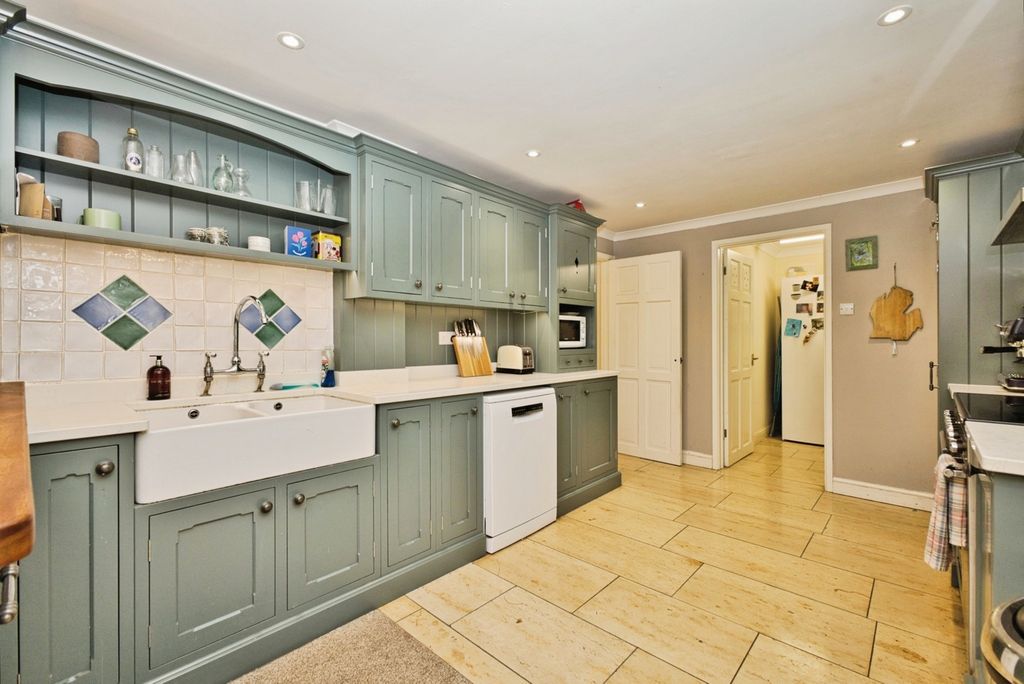 Property photo 2 of 20 Kitchen