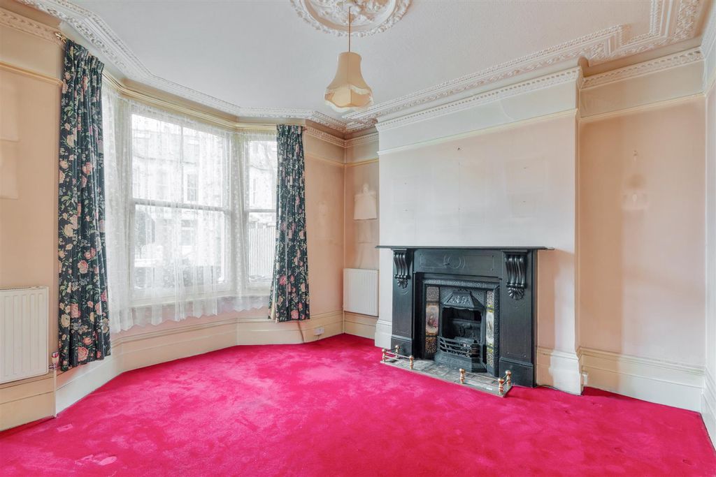 Property photo 2 of 12 Newton Avenue 21 Ph1.Jpg