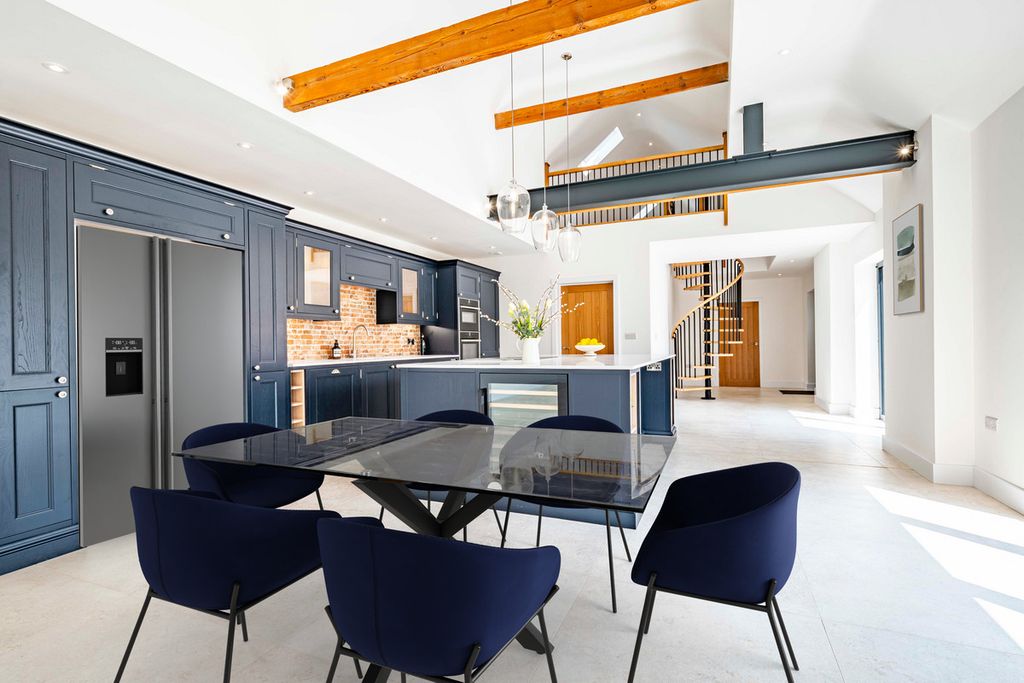 Property photo 2 of 21