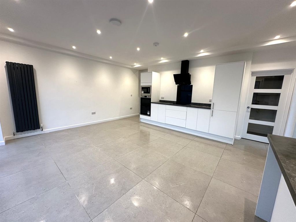 Property photo 3 of 12 Kitchen.11.Jpg