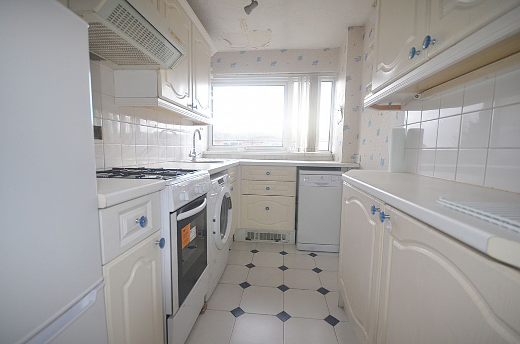 Property photo 1 of 8 Two Bedroom Third Floor Flat To Rent St. Peters Close