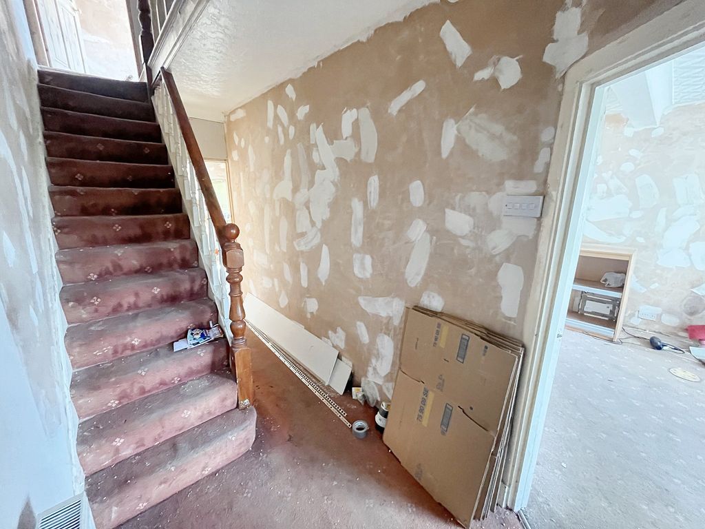 Property photo 3 of 20 Hallway2