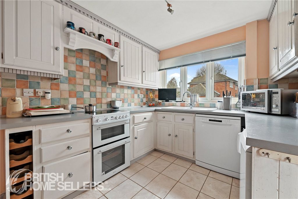 Property photo 2 of 15 Picture No. 12