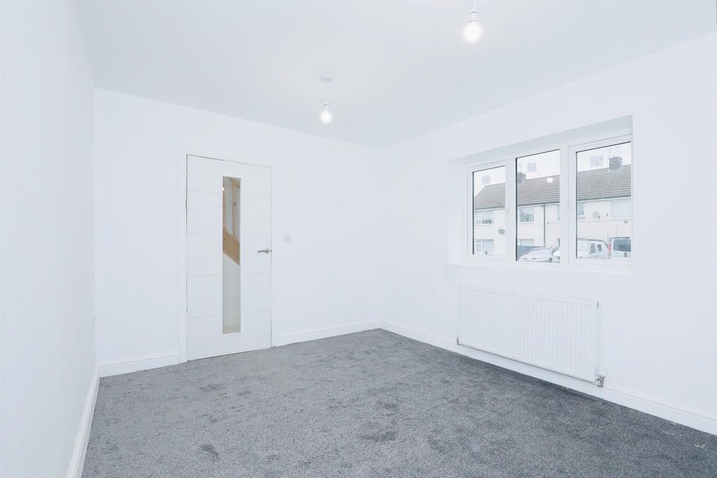 Property photo 3 of 15 Image