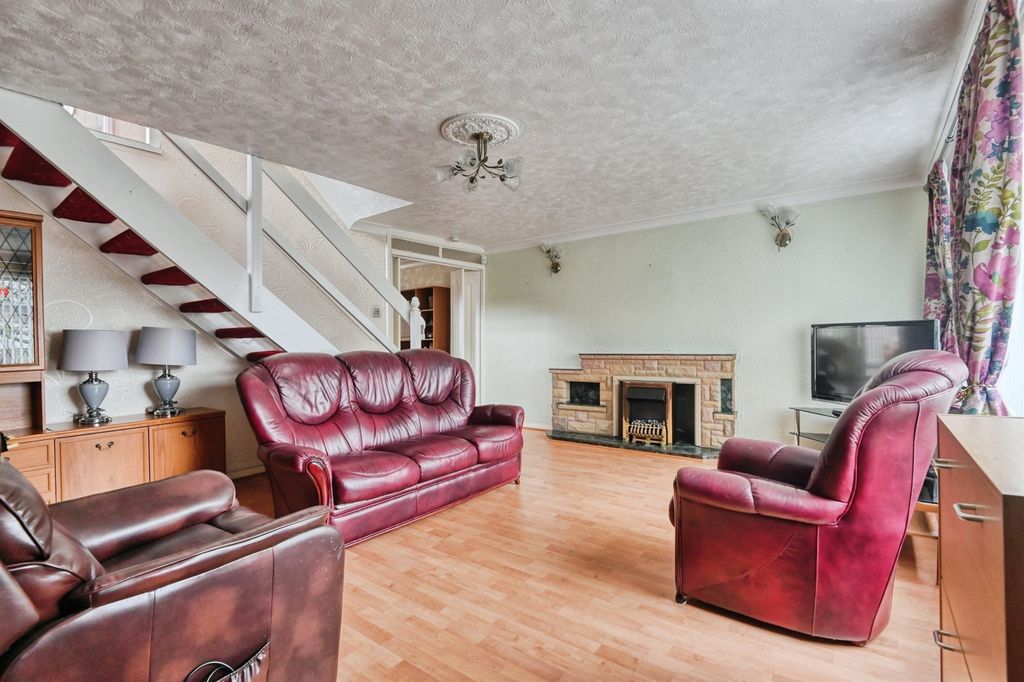 Property photo 3 of 20