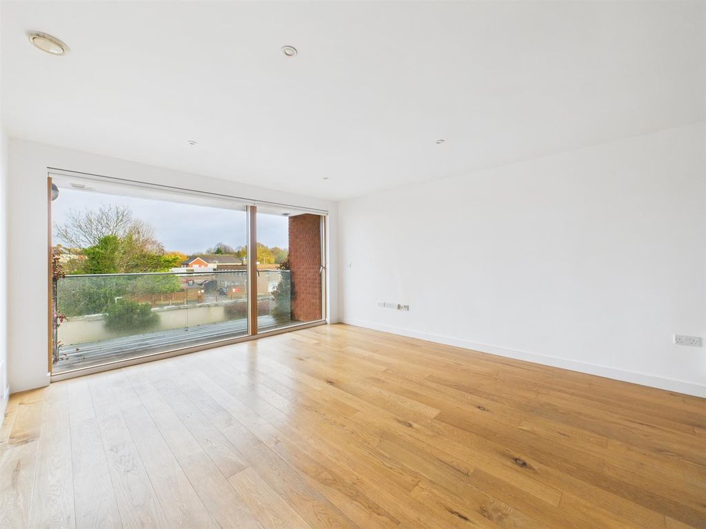 Property photo 1 of 9 Cam05080G0-Pr0236-Still002.Jpg