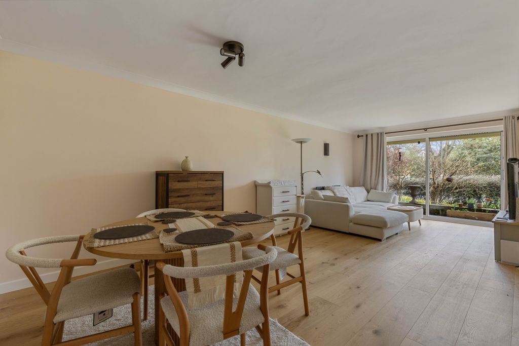 Property photo 2 of 10 Flat 9 Shelbourne House, Br3 - 8