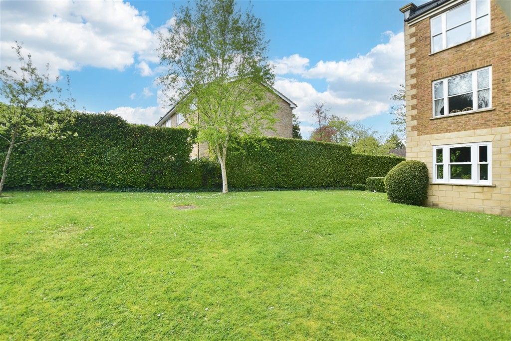Property photo 2 of 9 Communal Gardens
