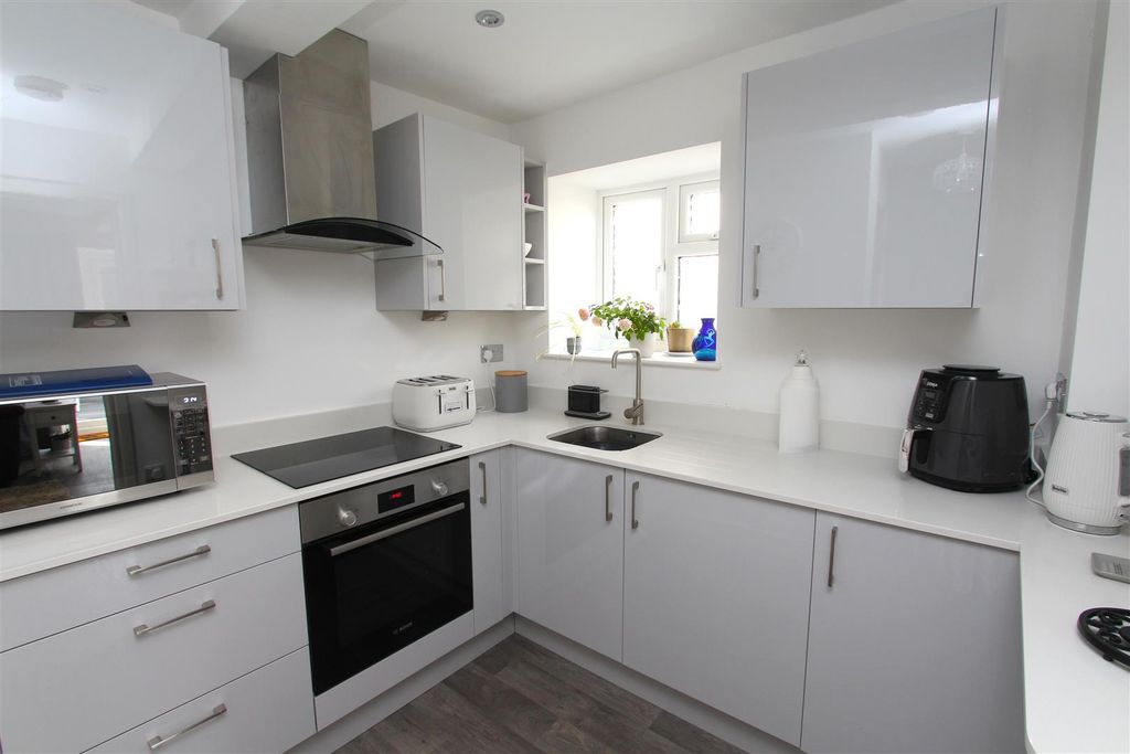 Property photo 2 of 14 Kitchen.Jpg