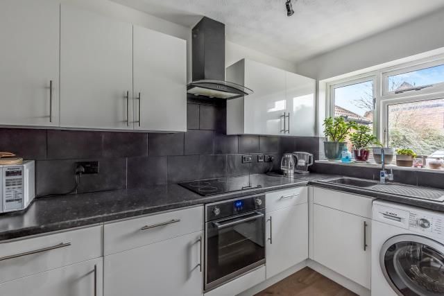 Property photo 2 of 10 Kitchen