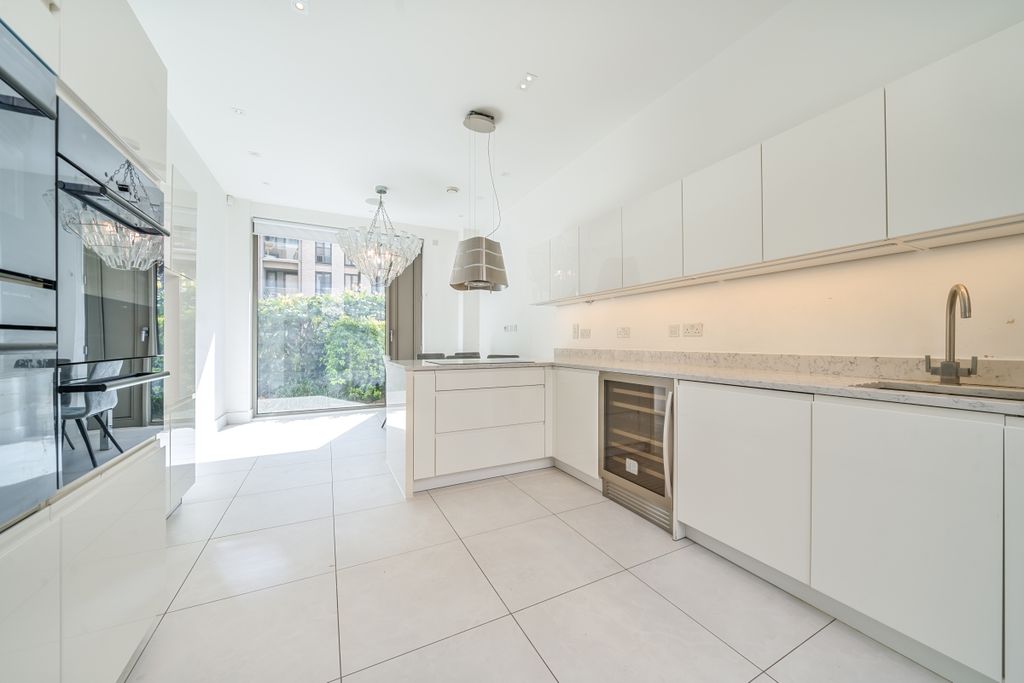 Property photo 2 of 14 Kitchen