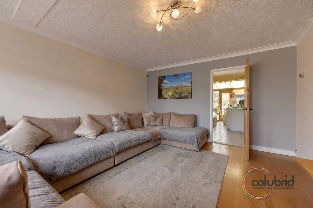 Property photo 3 of 18