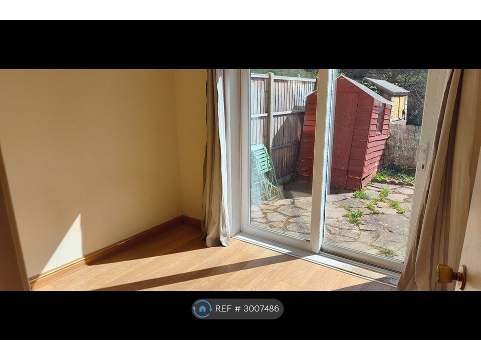 Property photo 1 of 11 Bedroom With Garden