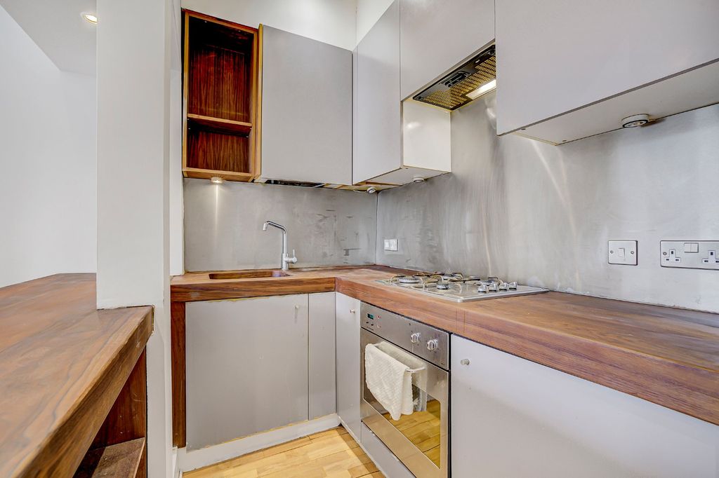 Property photo 3 of 8 Picture No. 06