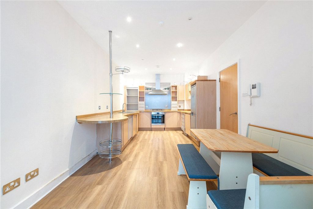 Property photo 2 of 15 Picture No. 28