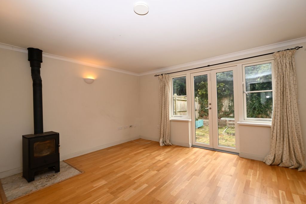 Property photo 3 of 7 Lounge