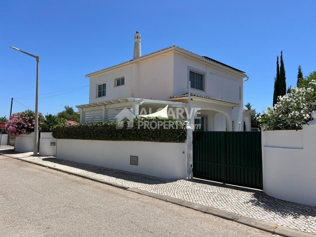 Property photo 1 of 11 Traditional - 3+1 Bedroom Villa In Boliqueime