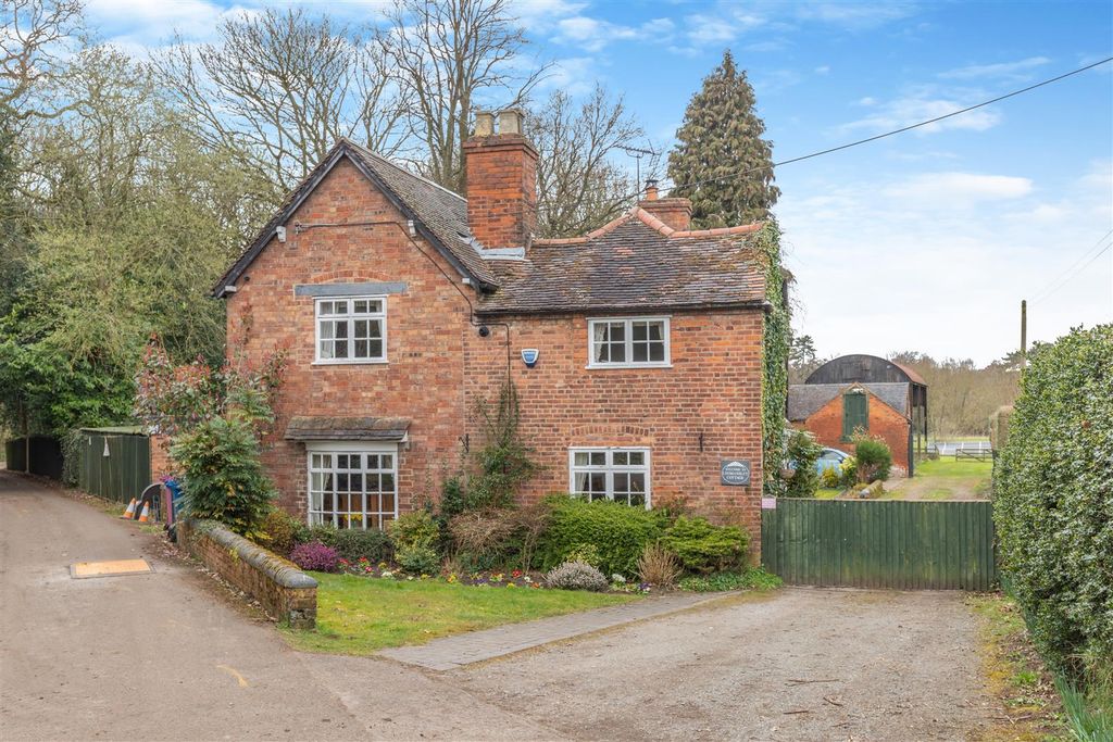 Property photo 2 of 26 8639796-Exterior02.Jpg