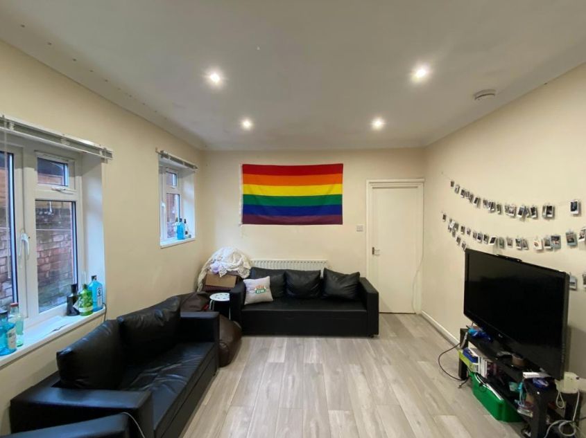 Property photo 3 of 10 Lounge