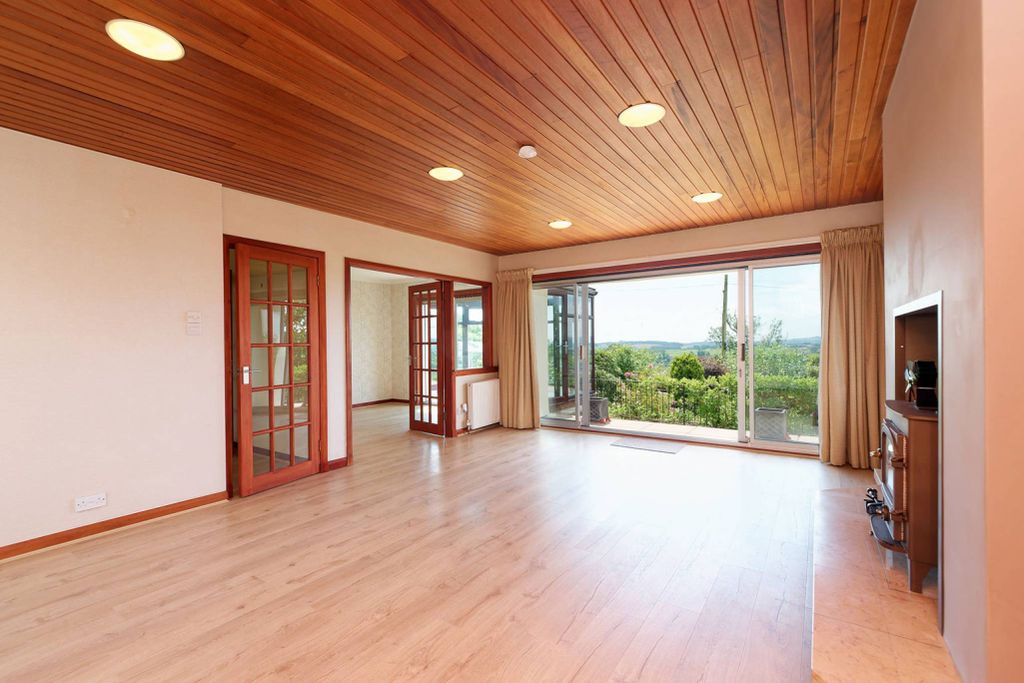 Property photo 3 of 38