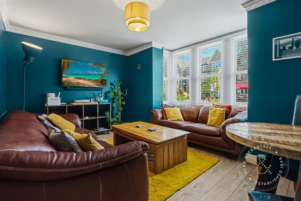 Property photo 2 of 16 Cathedral Road, Hern Crabtree (5).Jpg