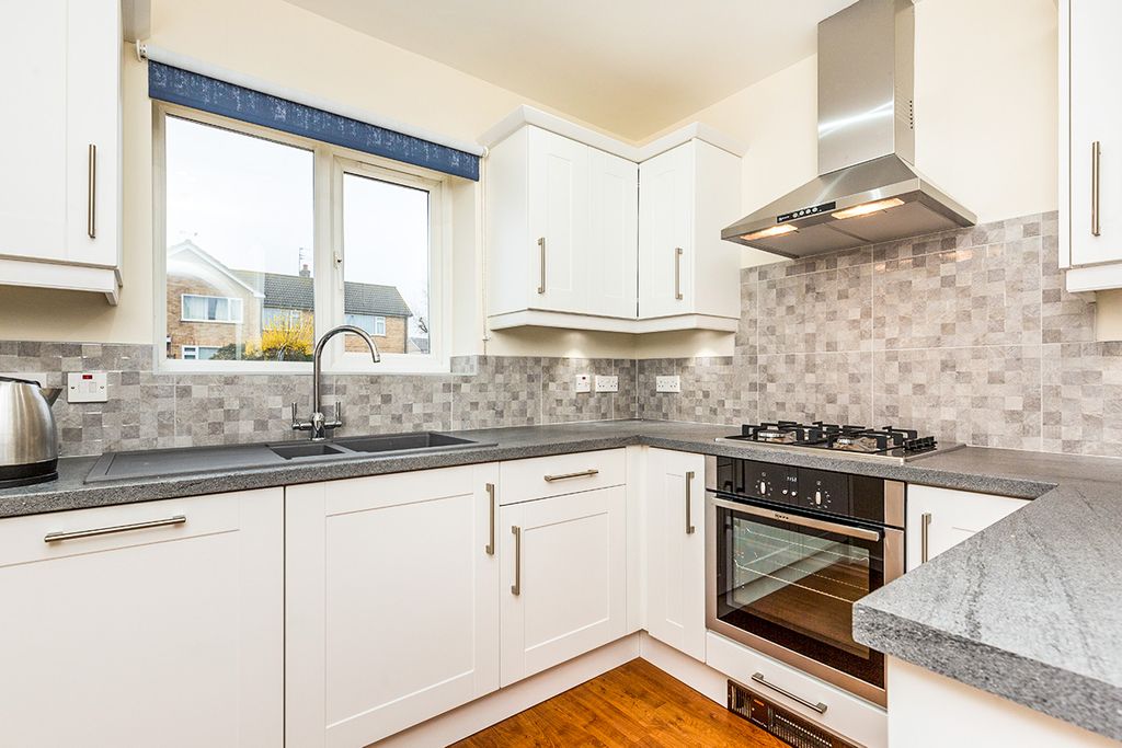 Property photo 3 of 8 Kitchen