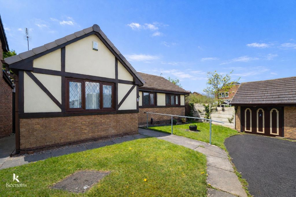 Property photo 1 of 20 Tudor-Style House With Garage And Garden.Png