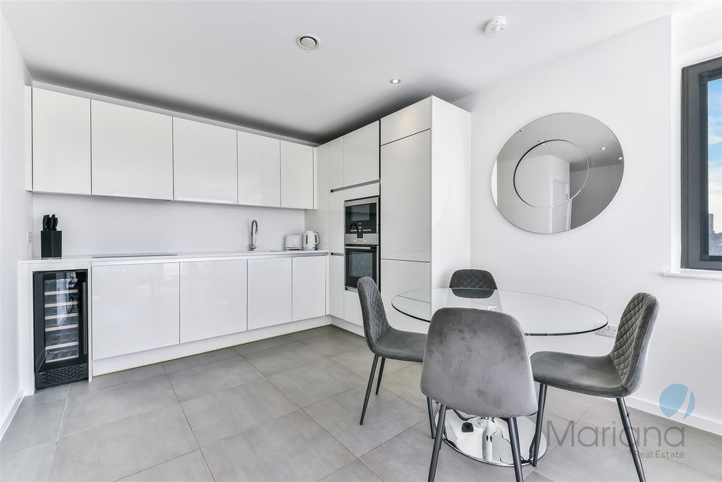 Property photo 3 of 12 Kitchen
