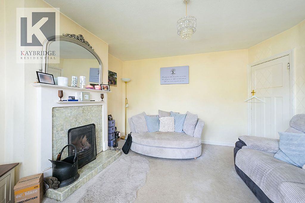 Property photo 2 of 14 Walsingham Gardens, Epsom - Kt19 0Lz