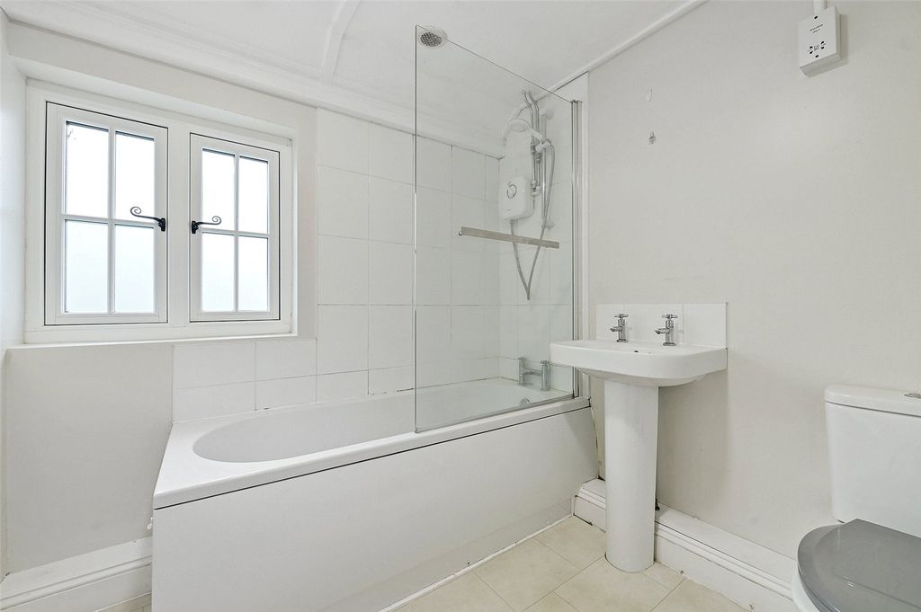 Property photo 2 of 10 Picture No. 11