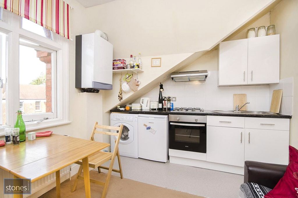 Property photo 3 of 8 Kitchen
