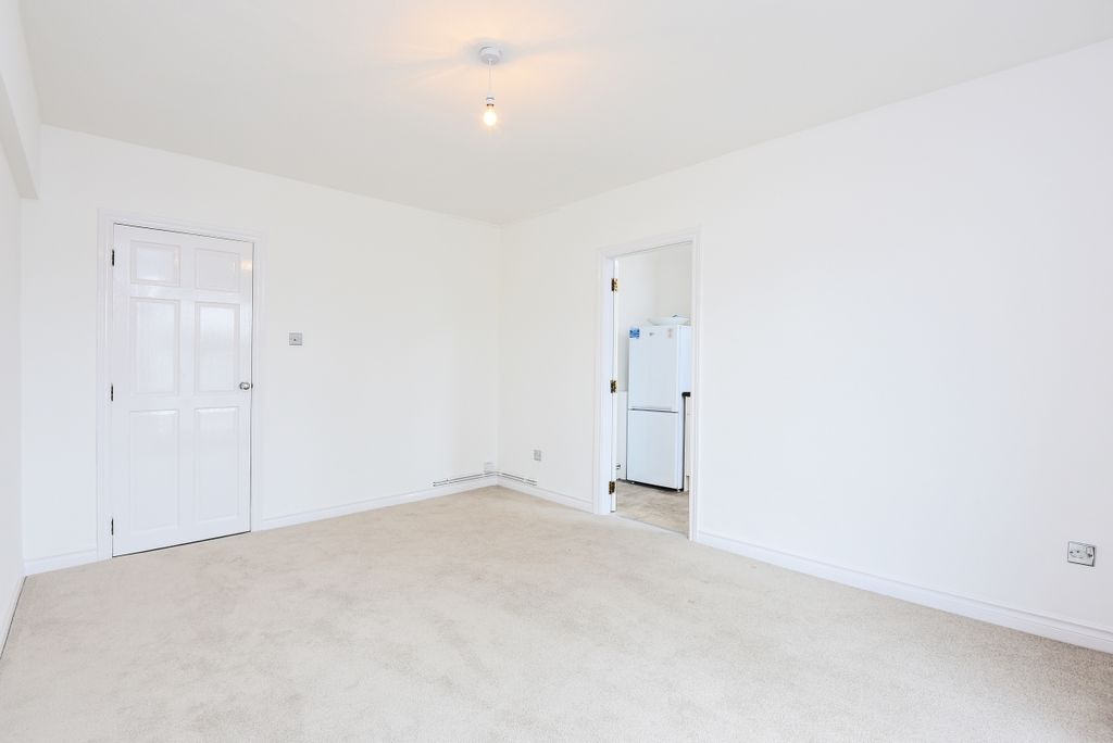 Property photo 3 of 6 317583 (5)