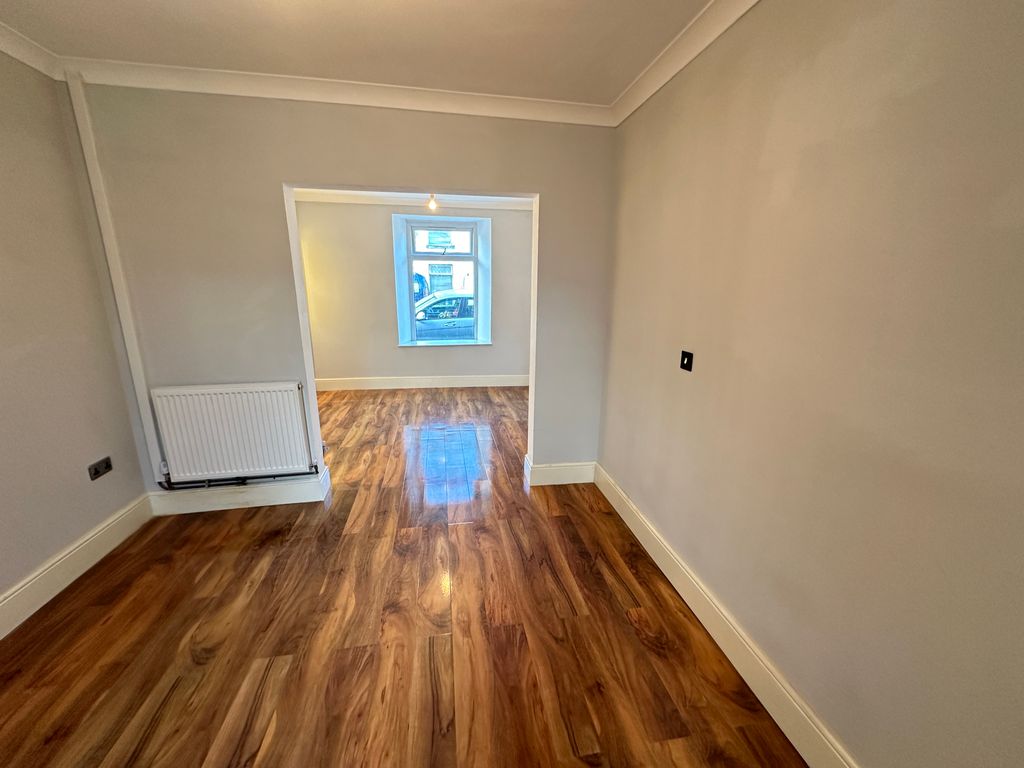 Property photo 3 of 25
