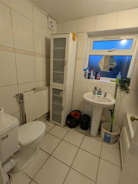 Property photo 2 of 3 Bath.Jpeg