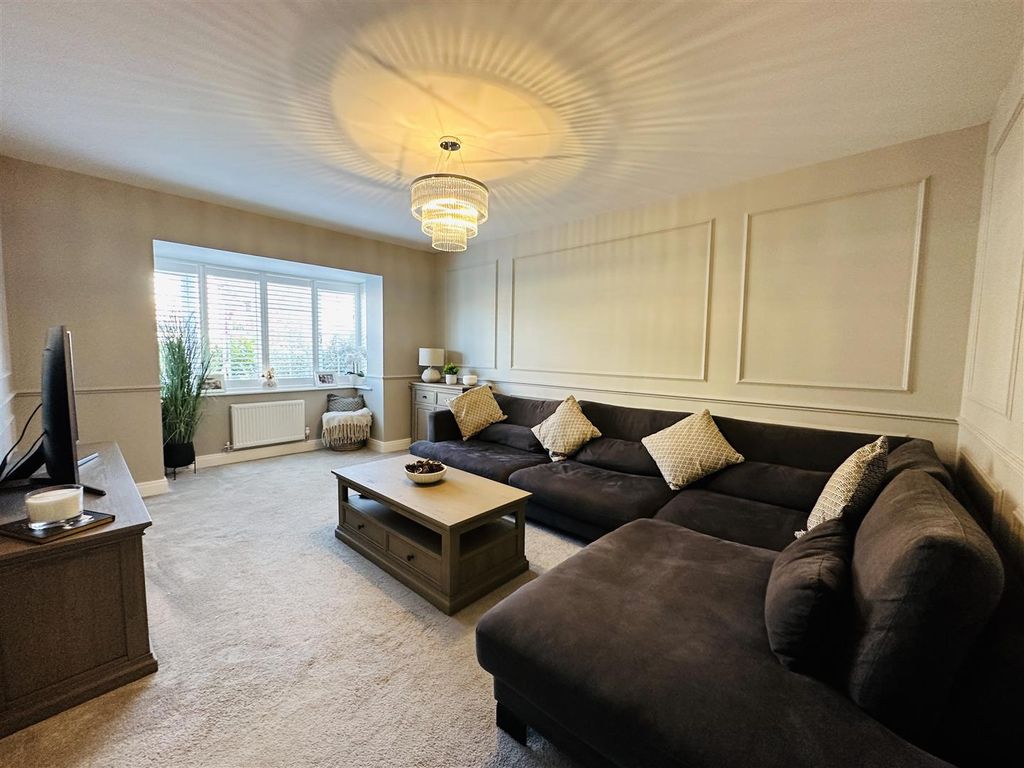 Property photo 2 of 31 Lounge.Jpg