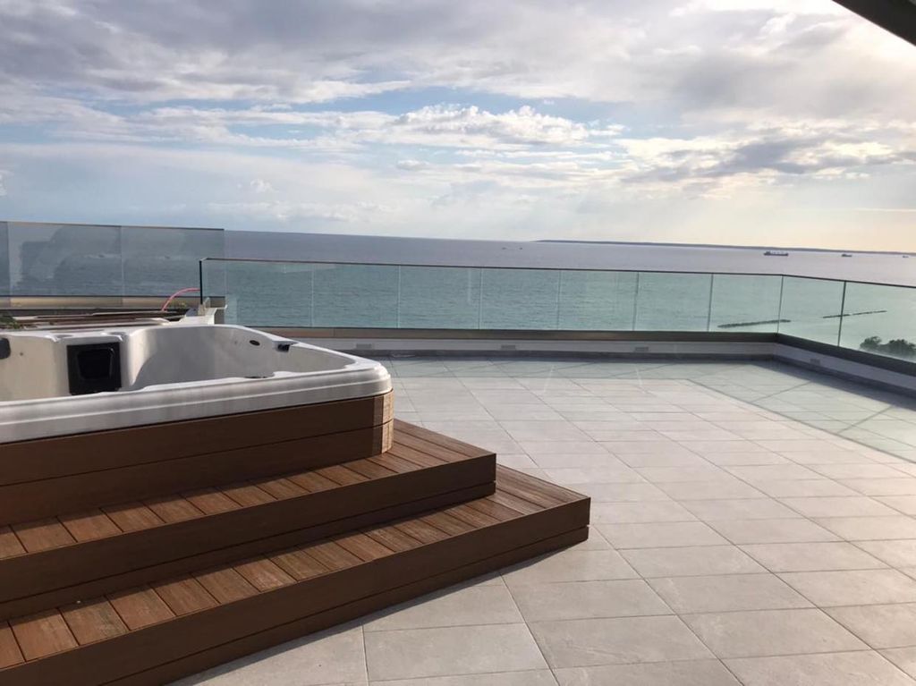 Property photo 2 of 31