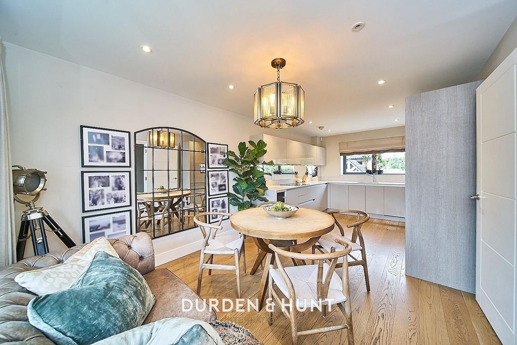 Property photo 2 of 31 Park View