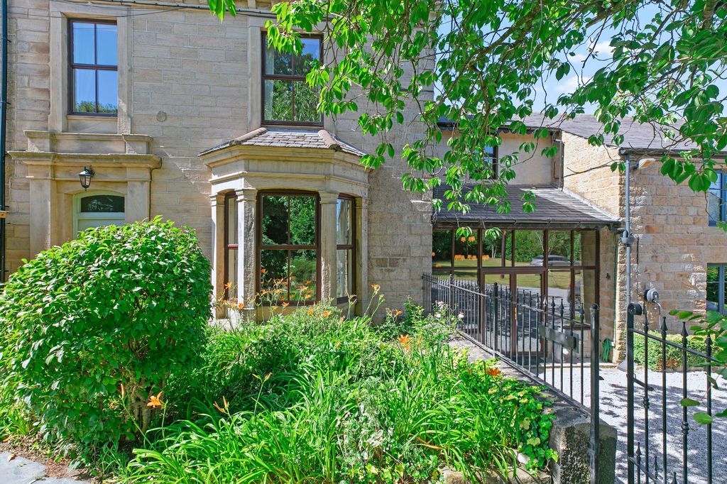 Property photo 1 of 50