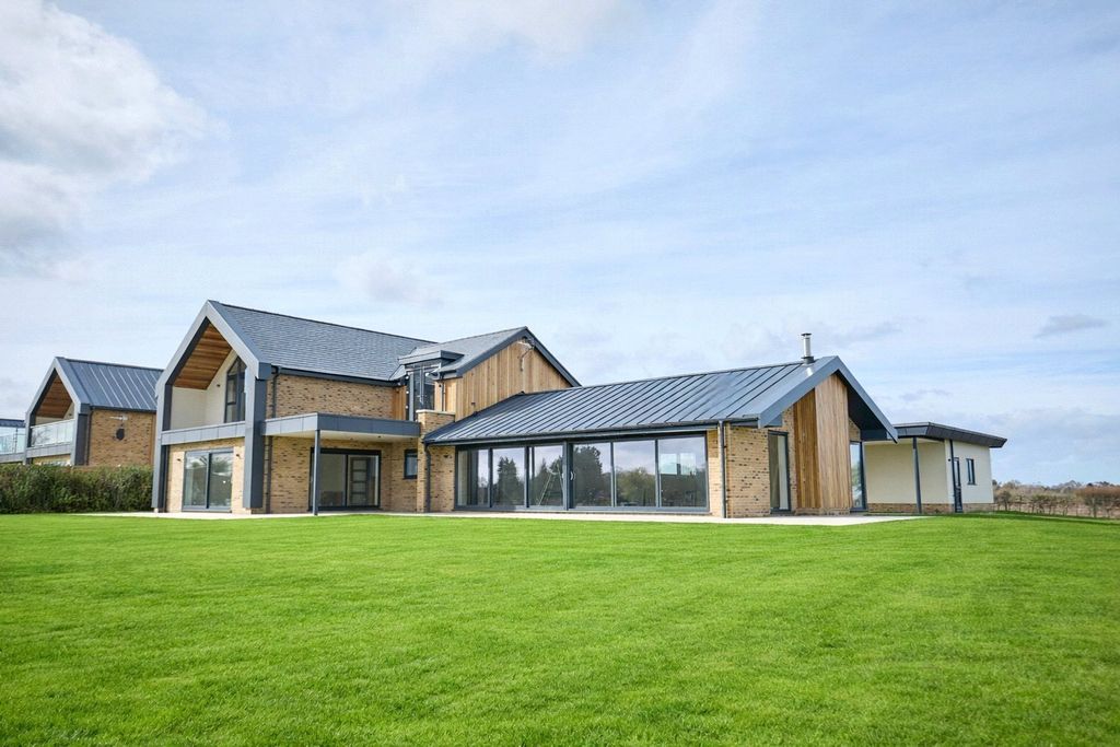 Property photo 2 of 23 Picture No. 08