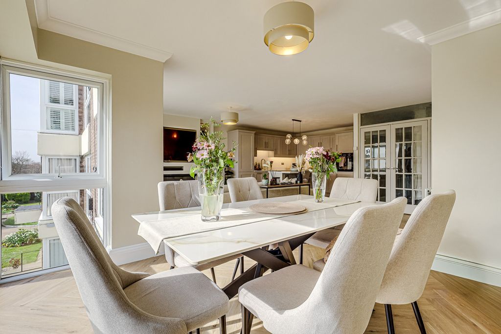 Property photo 2 of 26