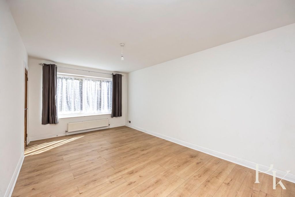 Property photo 2 of 13 Hangleton Road, Shanklin Court, 4-008.Jpg