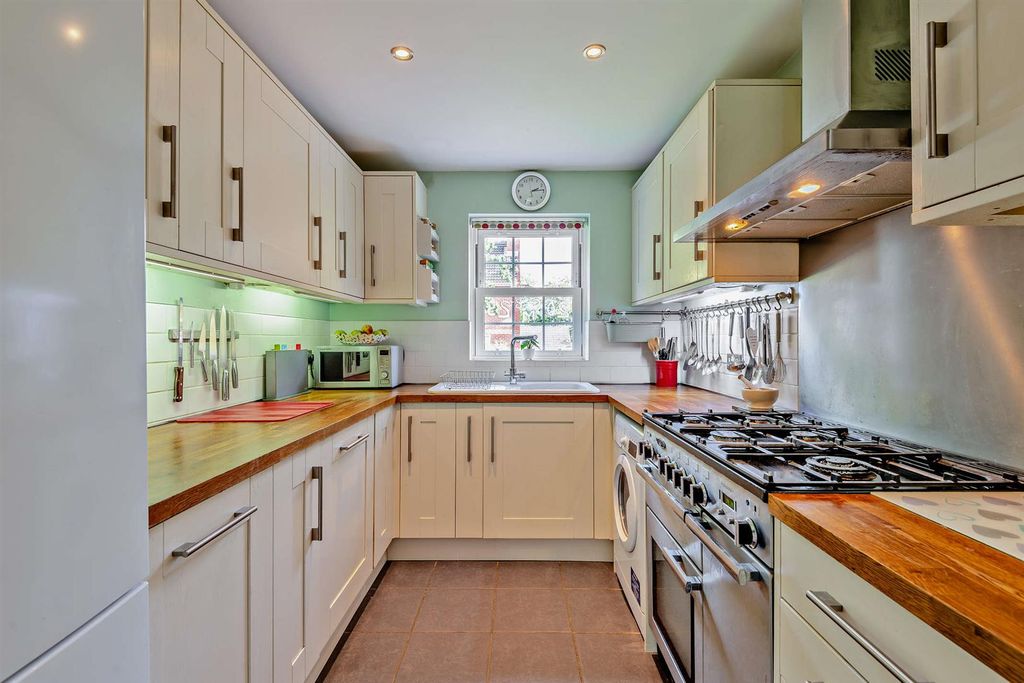 Property photo 2 of 32 8664941-Interior10-800.Jpg
